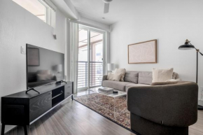 Downtown 1br w deck gym nr shopping ATX-214